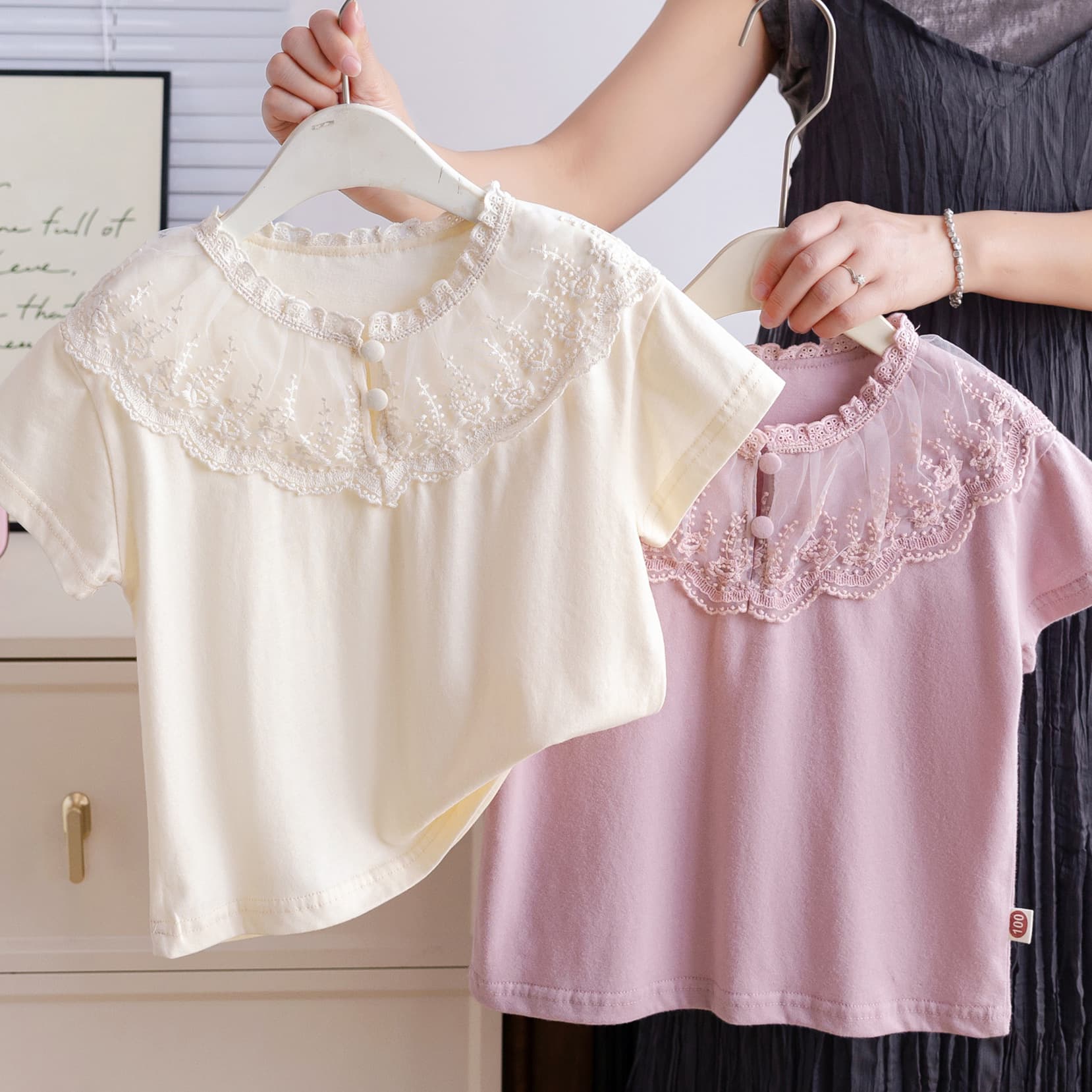 Girls' Short-Sleeve T-Shirt 2026 Summer Children's Stylish Lace Trim Round Neck Korean Style Casual Summer Half-Sleeve Top T-Shirt