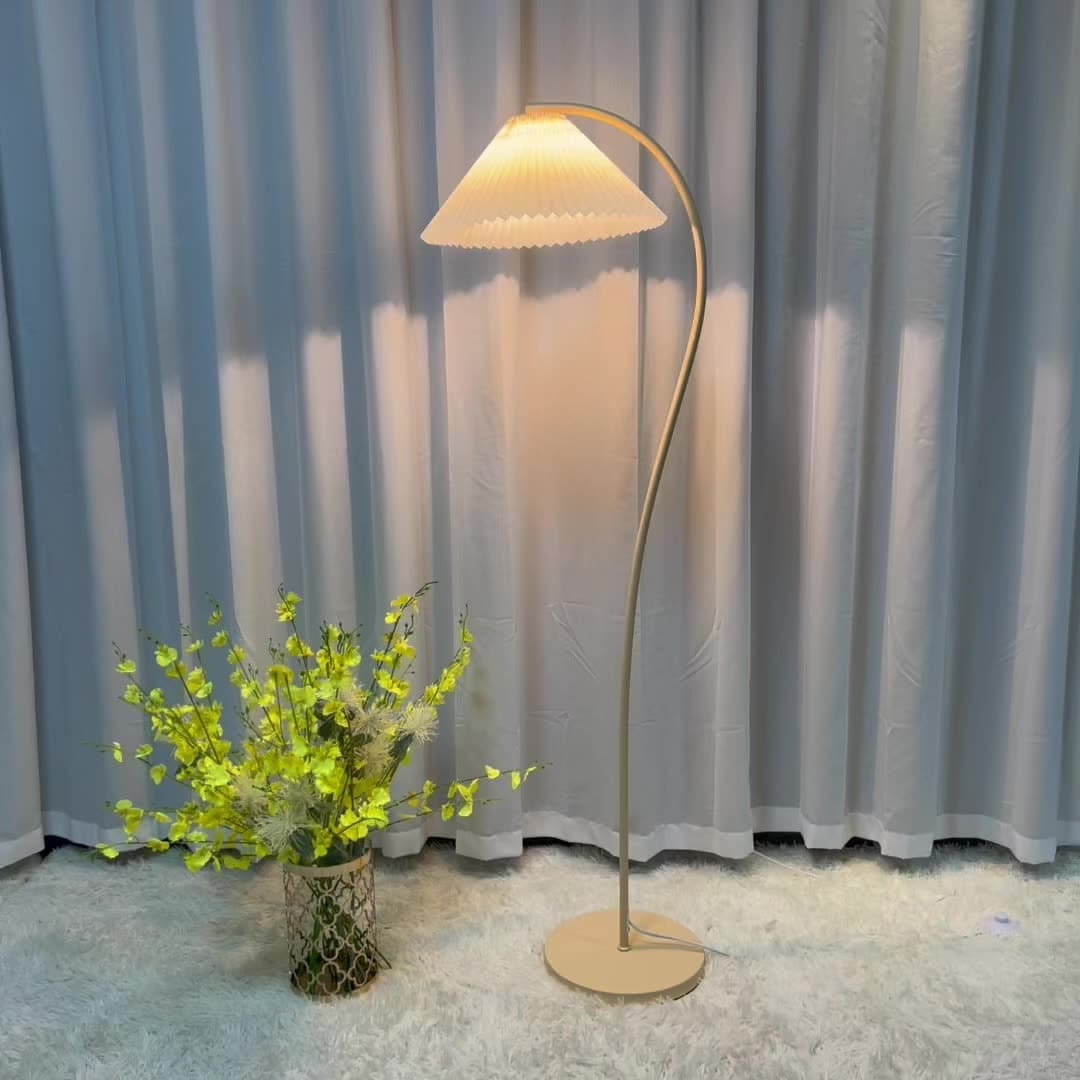 Cream style floor lamp ins French retro vintage living room sofa next to bedroom bedside internet celebrity atmosphere lamps
