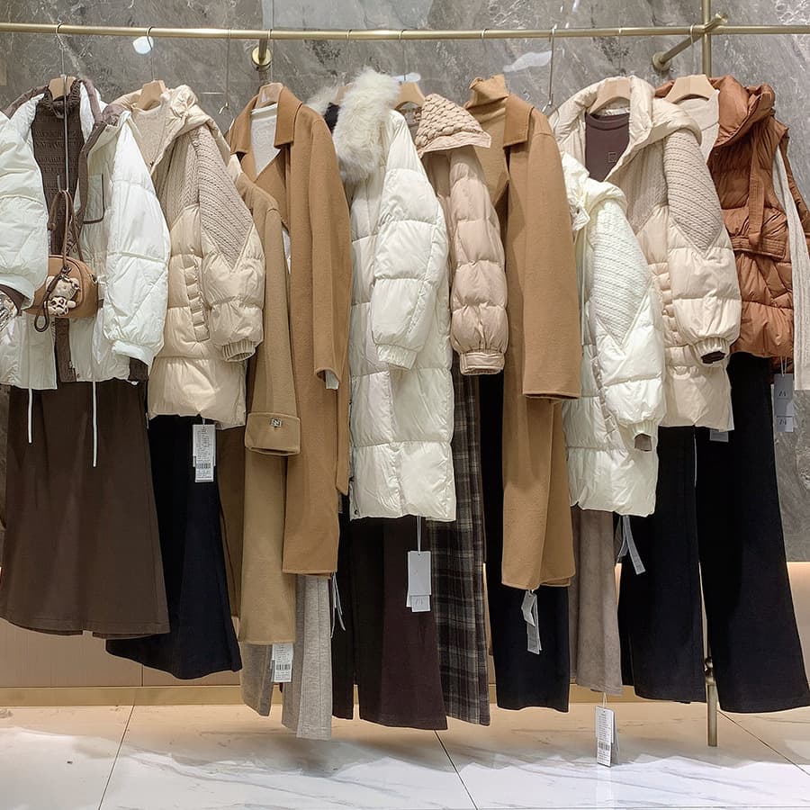 Brand surplus women's clothing wholesale, physical store sourcing, high-quality designer off-counter clearance, live-streaming inventory