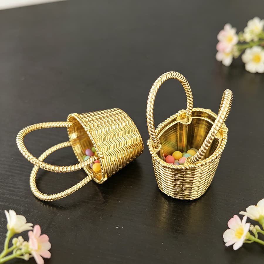Foreign trade supply manufacturer direct sales mini golden European style imitation rattan portable plastic flower basket party holiday sugar box