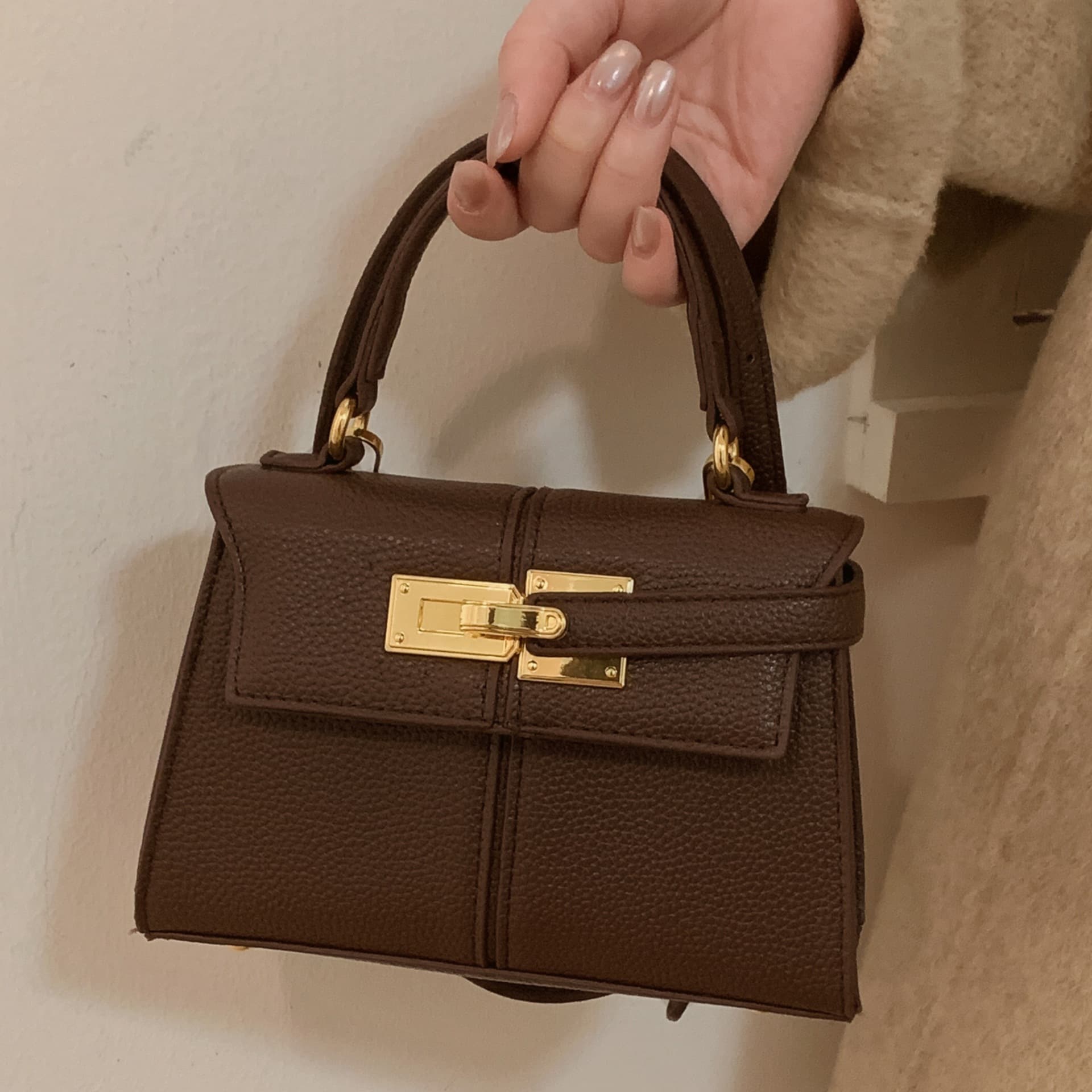 Niche design bag for women 2026 new season exquisite high-end commuting shoulder bag fashionable versatile crossbody bag