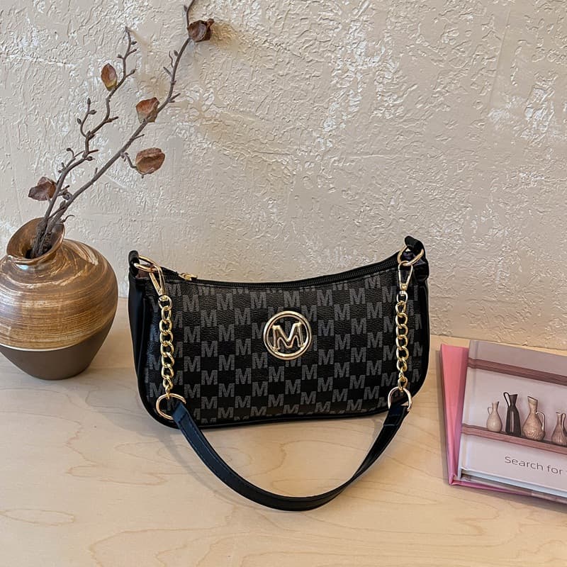 French retro armpit bag for women 2026 new letter printed diagonal small square bag chain shoulder handbag for women
