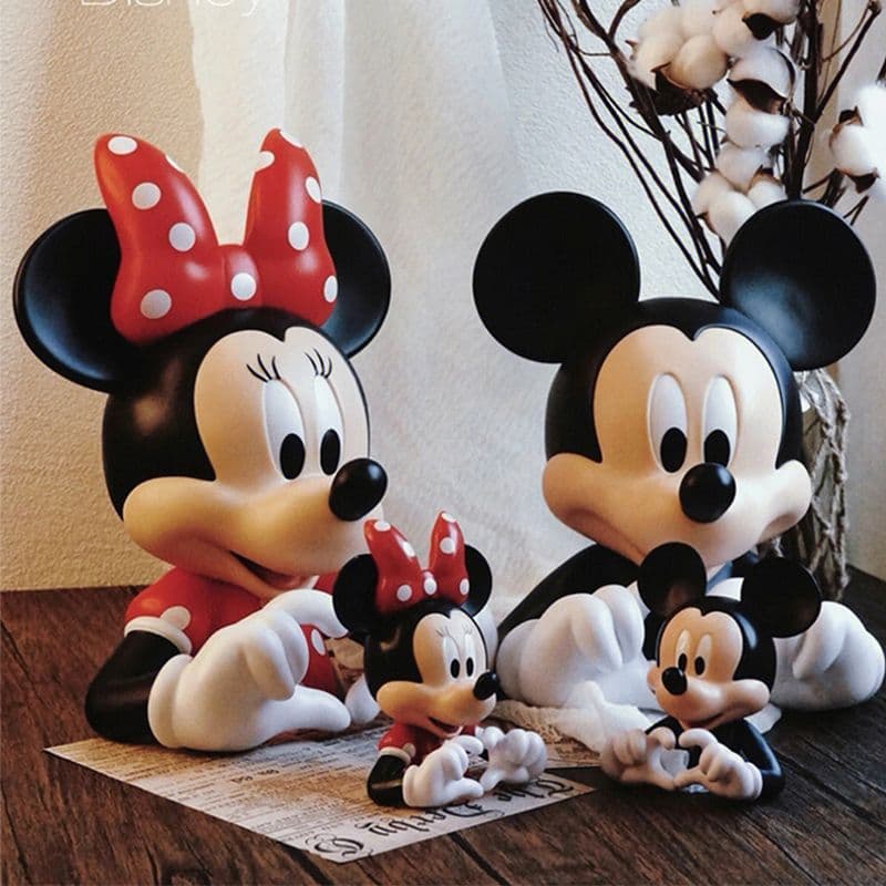 Minnie and Mickey Mouse heart-shaped cartoon decorations for engagements and weddings, figurines, living room desktop ornaments, and birthday gifts for girls.