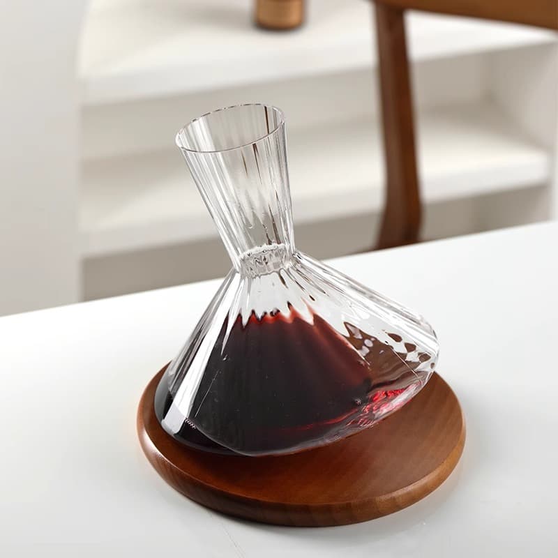 Factory Hot Seller Tumbler Decanter Creative Spinning Top Wine Dispenser Household Crystal Glass Shake Decanter