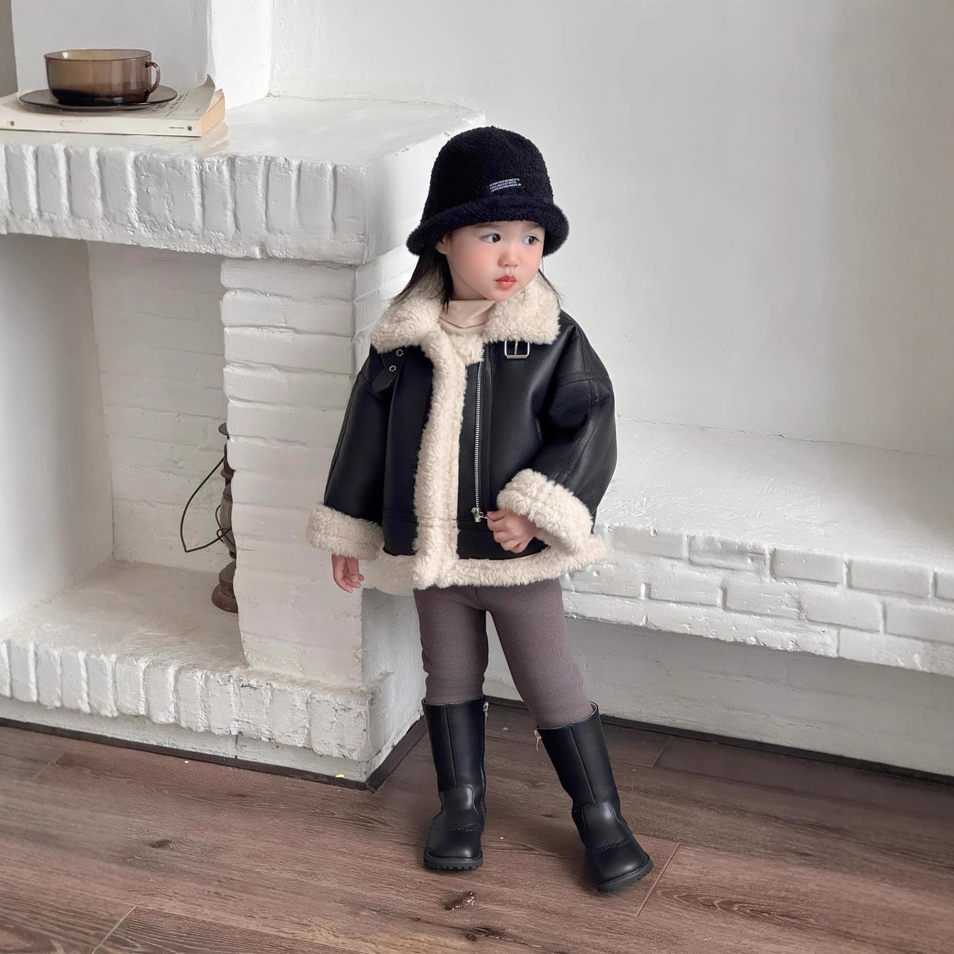 2025 Winter Girls' Black Fashionable Lambswool Fur-lined Motorcycle Jacket, Thickened and Warm Coat