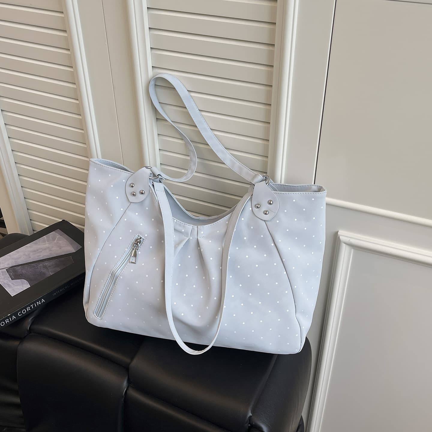 Popular polka dot large capacity bag for women 2026 new casual relaxed shoulder bag college student commuting tote bag