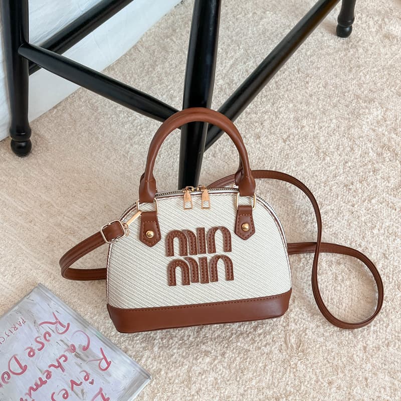 Simple and stylish versatile bag, cross-border trade Miu-style trendy, cool, compact, lightweight, fashionable shoulder and hand-held shell bag