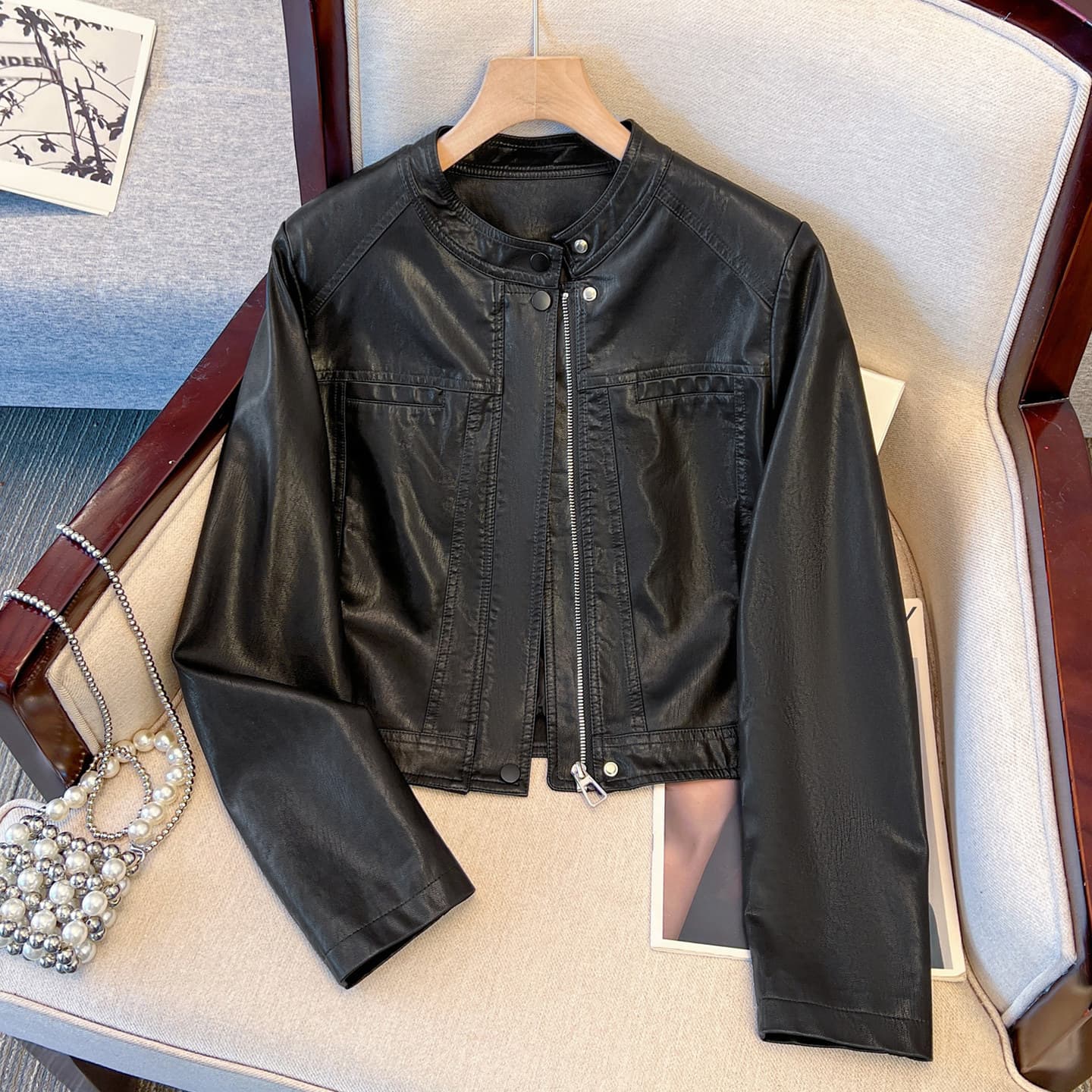 Cool and stylish short black PU leather jacket for women, 2026 early spring new arrival, lightweight blazer