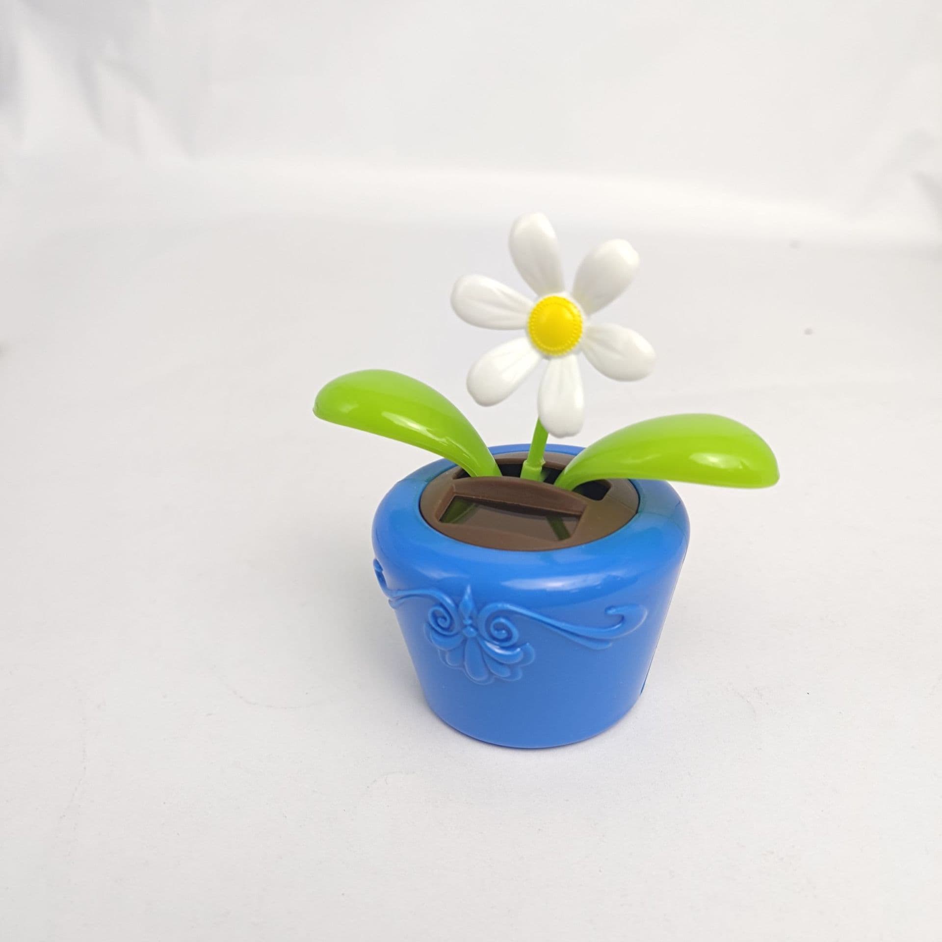 Car Decoration Solar Sunflower White Small Flower Apple Base Auto Swinging Car Ornament Support Stock