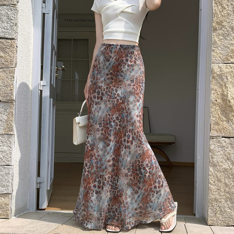 High-Quality Vintage Polyester Leopard Print Skirt for Women, Summer Fashionable Slim-Fitting Pencil Skirt with Draped Texture