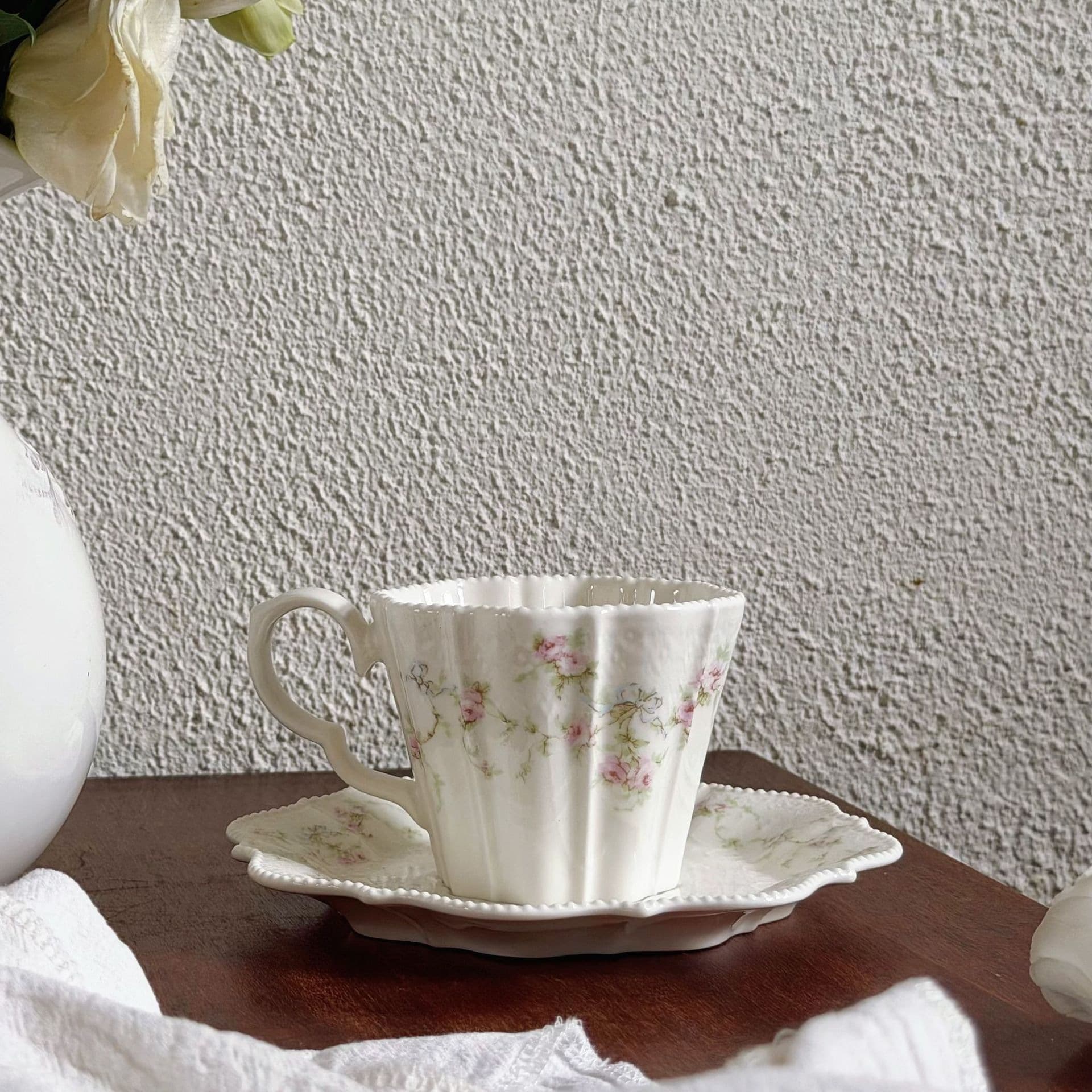 French Dreamy Pink Rose Relief Ceramic Cup and Saucer, Waltz Coffee Cup Set, High-End Afternoon Tea Cup, Breakfast Cup