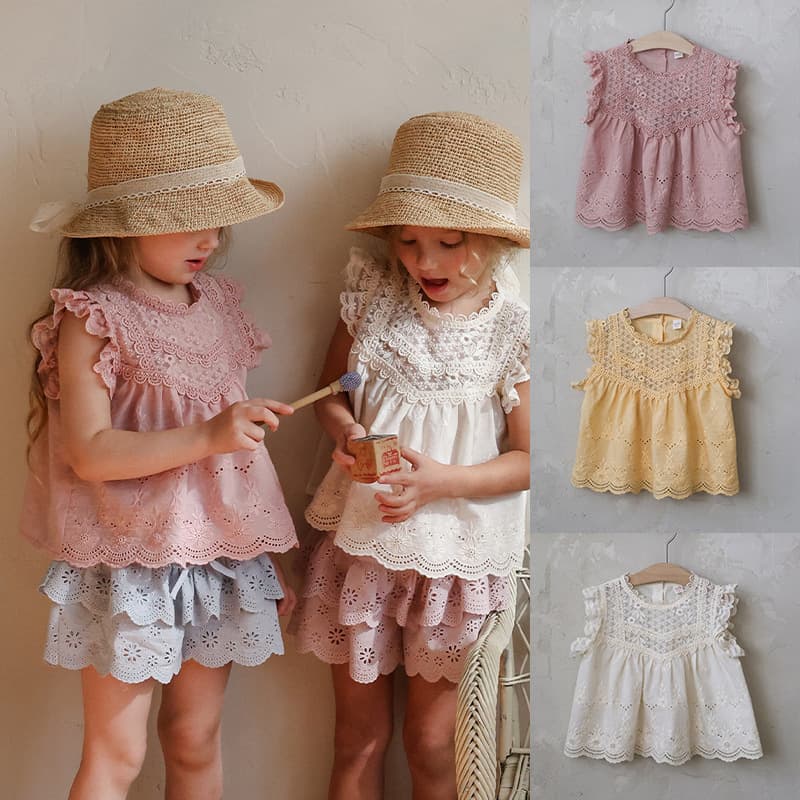 Girls' shirt summer 2026 Strawberry Shan Korean children and girls style hollow embroidered lace sleeveless vest