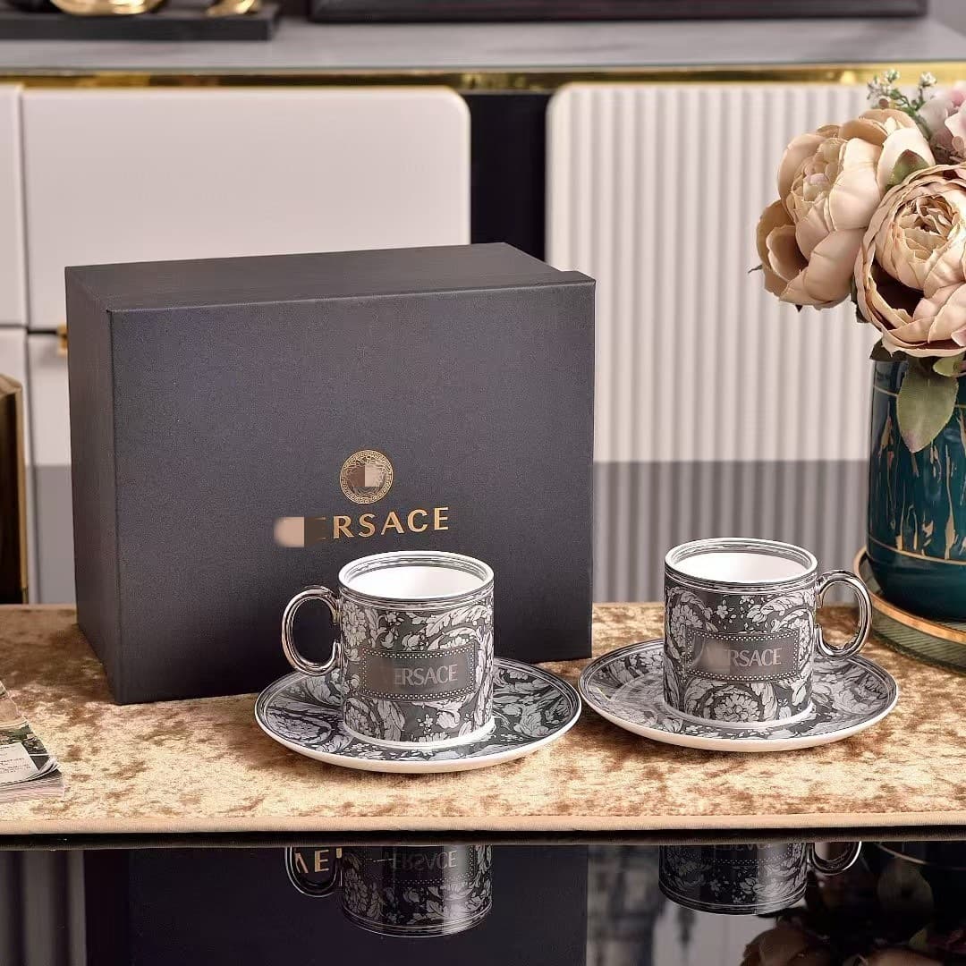 European Medusa Glazed Vintage Bone China Couple Coffee Cup and Saucer Set, Niche High-End New Water Cup with Elegant Design