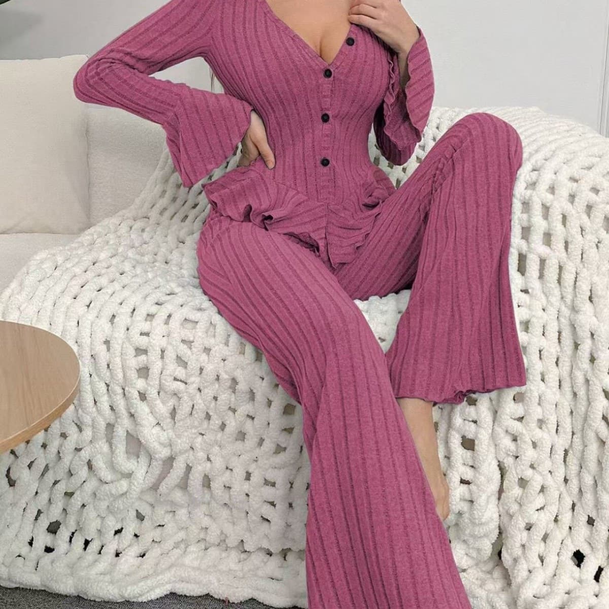 Hot-selling cross-border pajama set for women, exported to Europe and America, fleece-feel V-neck long-sleeve top and long pants, suitable for lounging and outdoor wear