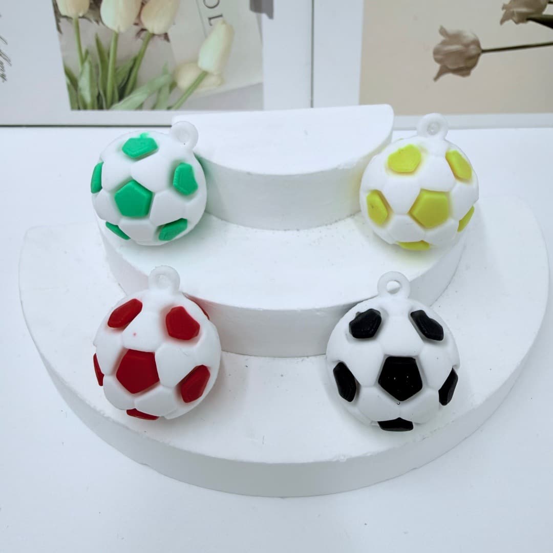 Cross-border hot selling soft rubber football keychain pendant 3D three-dimensional simulation football children's sports meeting gifts wholesale