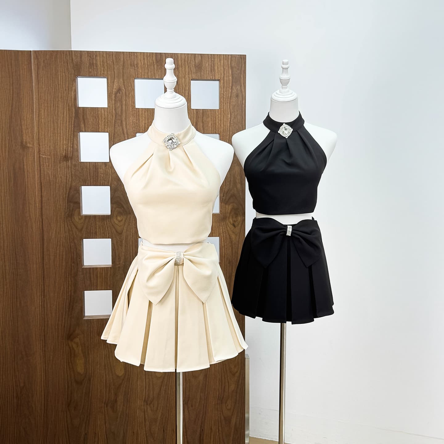 French Elegant Diamond Embedded Vest Neck Hanging Waist Cinching Short Skirt Set Women's Fashion Pleated Butterfly Knot Decorate