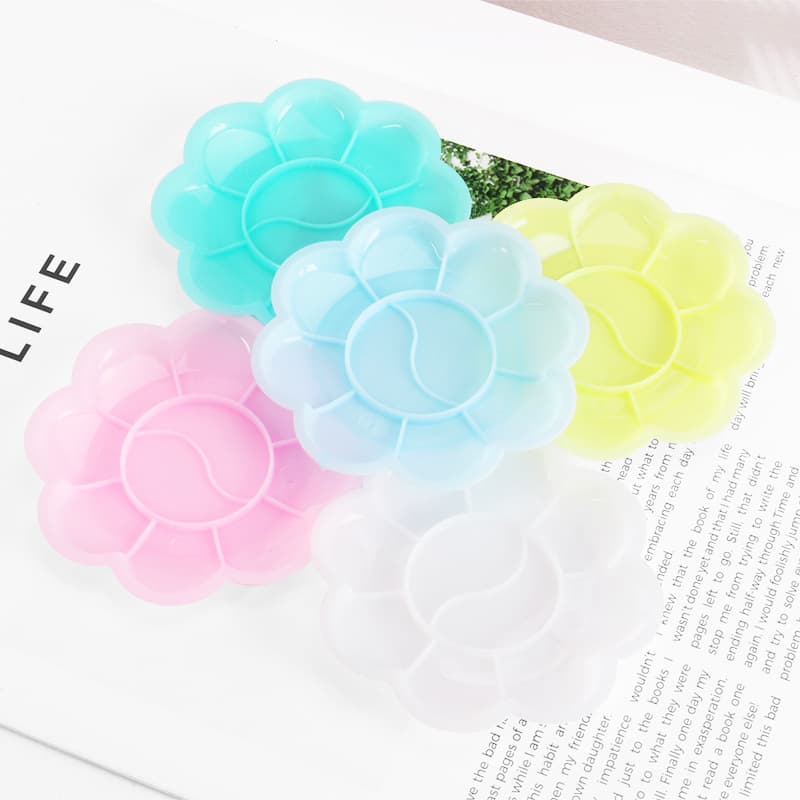 Children's art small plum blossom palette, gouache acrylic hand-painted palette, plastic color mixing DIY graffiti palette