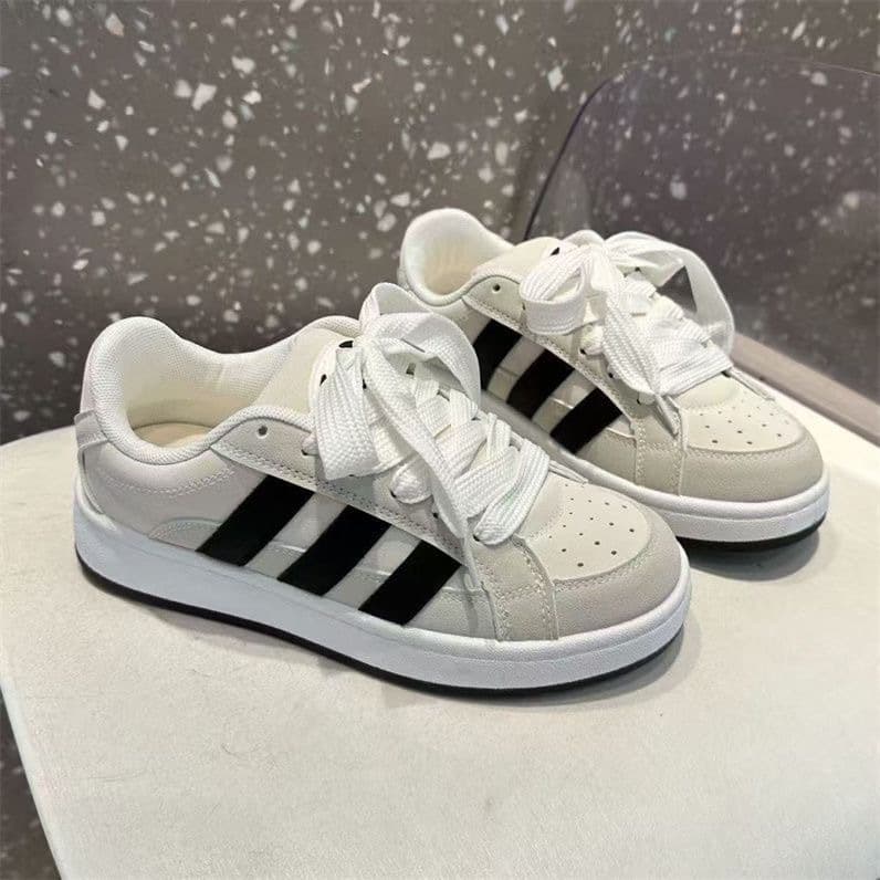 Dopamine White Shoes 2025 Bread Spring Ins Versatile New Casual Skate Shoes Student Sports Niche Street Photography
