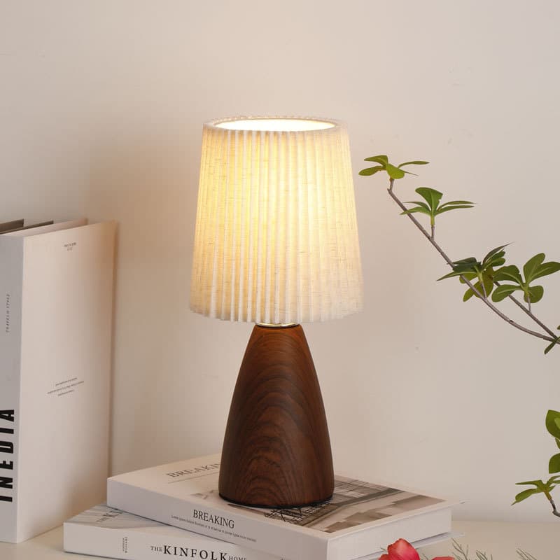 Table lamp bedroom pleated retro ceramic study night lamp warm and romantic desktop decoration atmosphere bedside lamp