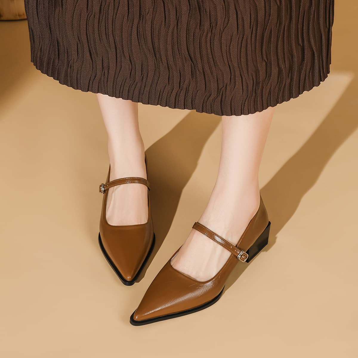 French retro brown Mary Jane shoes, pointed toe small leather shoes, women's thick heel single shoes, spring and autumn one-strap work shoes