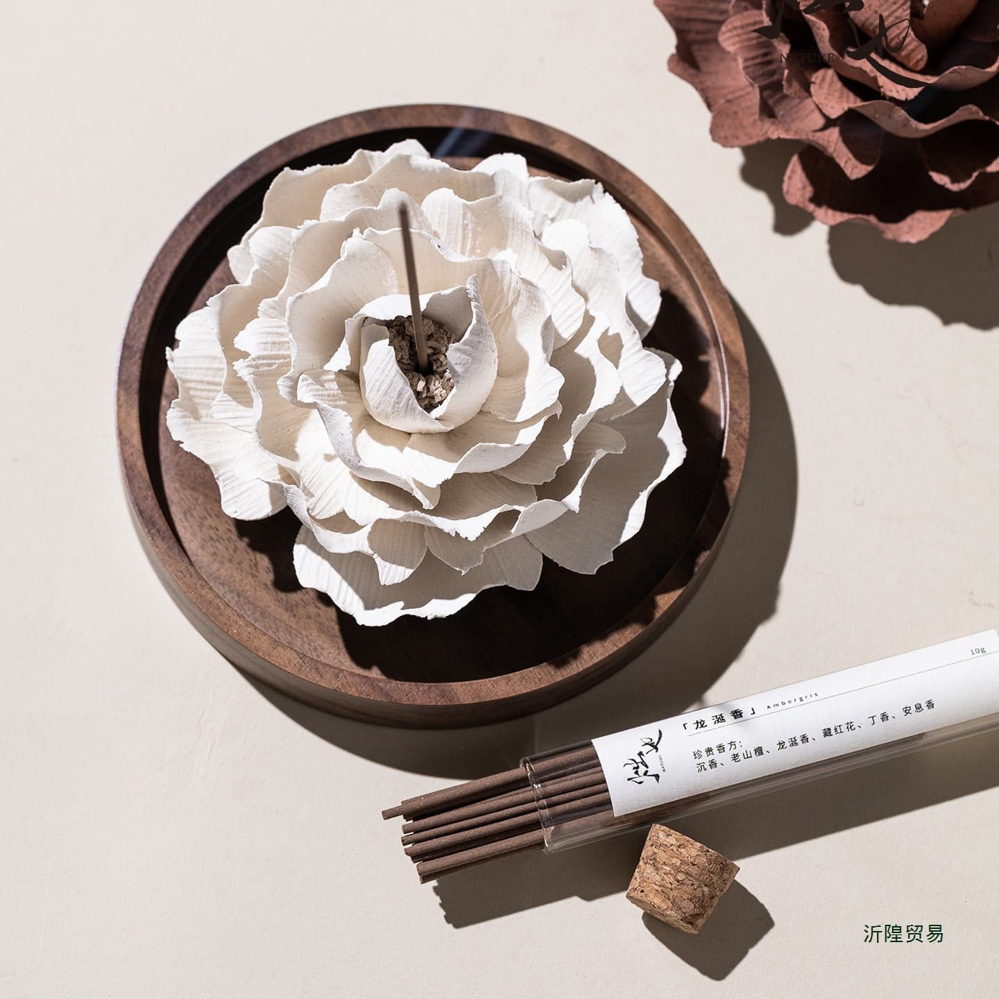 Jingdezhen intangible cultural heritage hand pinched ceramic floral white thread incense diffuser aromatherapy home furnishings niche gift for besties