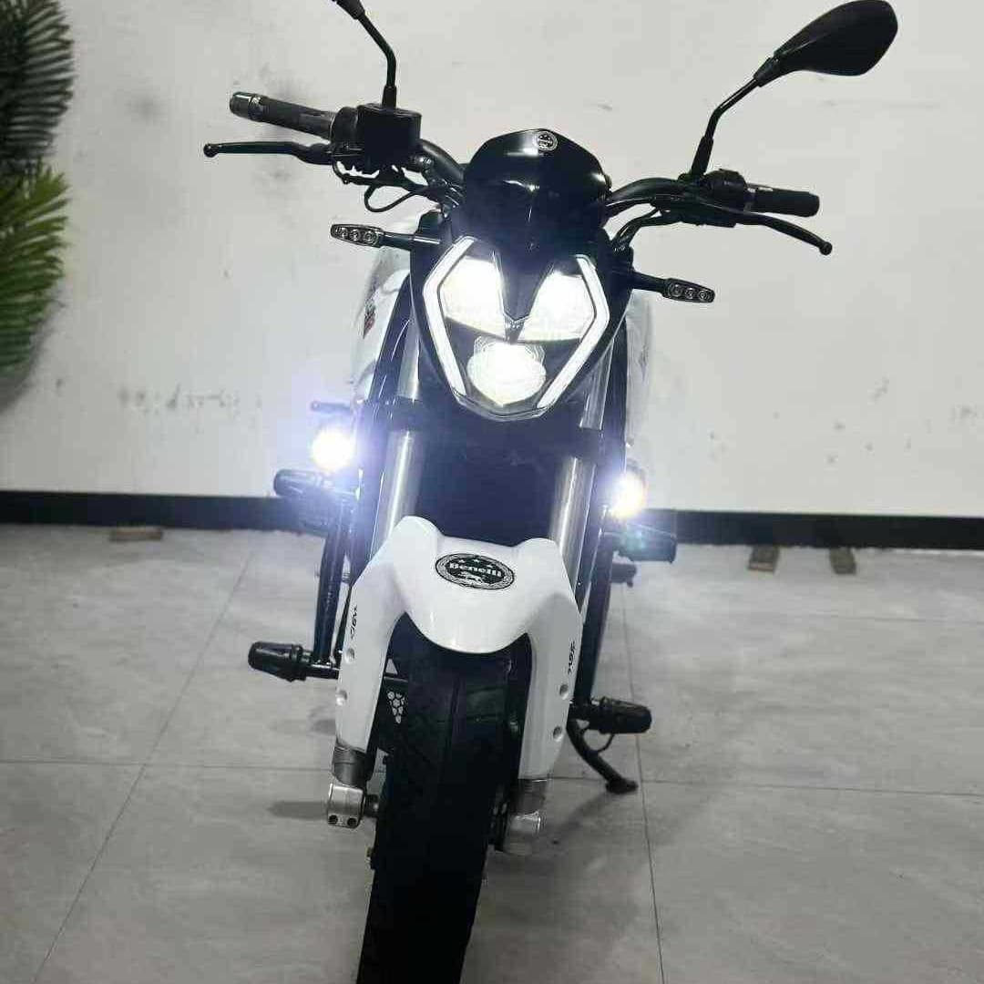 China IV EFI Benelli TNT Little Yellow Dragon 250cc Motorcycle Fuel Commuter Street Bike for Men and Women