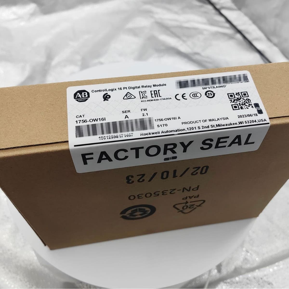 Rockwell 1756-OW16I original brand new unopened AB module under warranty PLC output module