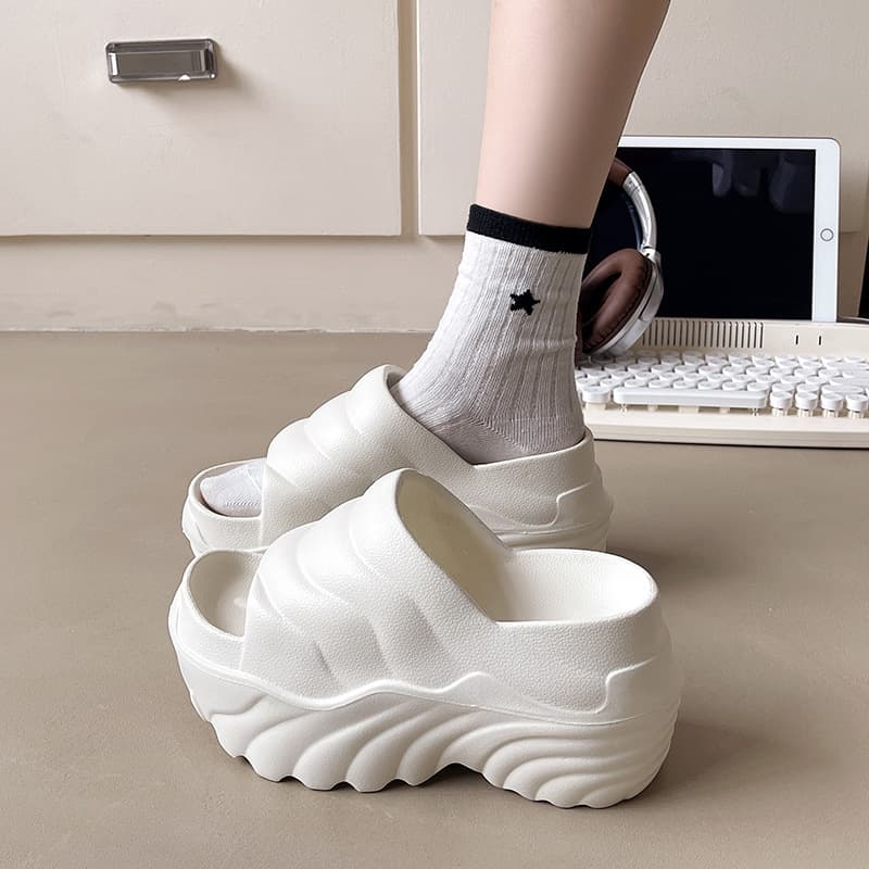 2024 Trending Platform Thick-Soled Non-Slip Princess Style Fashionable High-Aesthetic Soft Sole Office Sandals & Slippers
