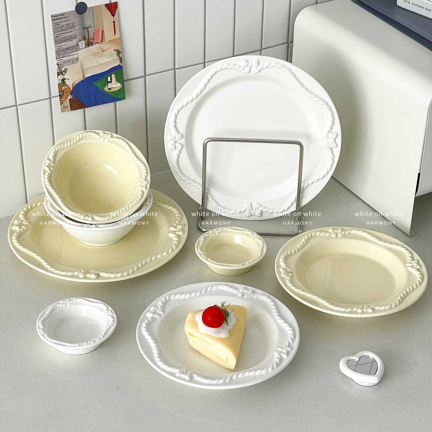 Pure White Embossed Dinner Plate - Exquisite High-End Ceramic Round Plate for Household Use, Afternoon Tea, Cake, and Dessert Plate