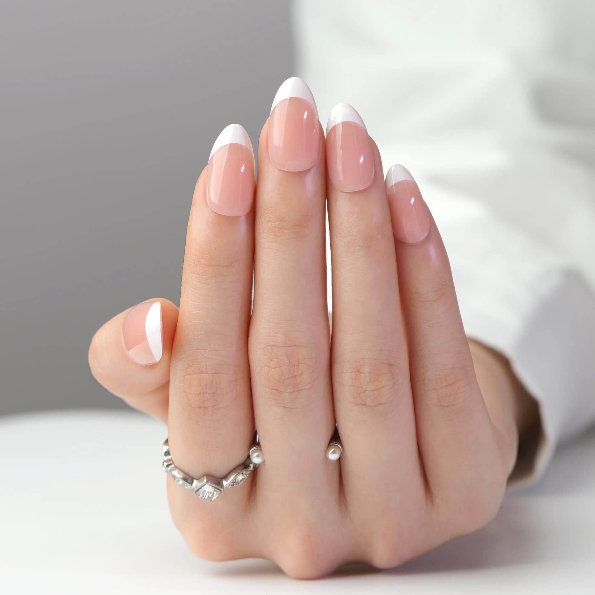 European and American Classic French White Tip Short Almond Press-On Nails, Removable 24-Piece Finished Nails Wholesale