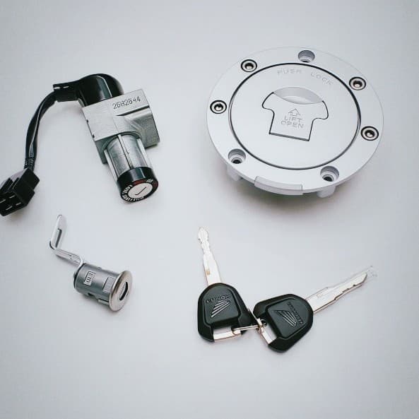 Suitable for CB190R storm eye set lock CBF190R electric door lock CB175 key CB190TR ignition lock lock