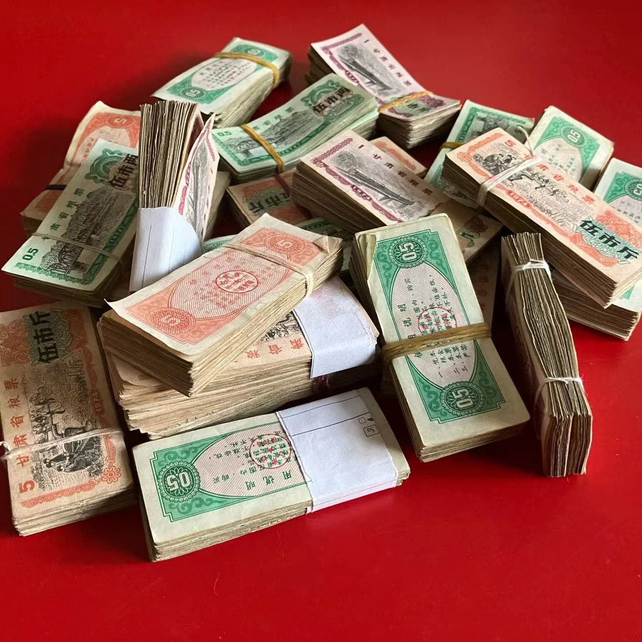 100 authentic grain coupons from various provinces, cities, and counties nationwide, 100 types of grain and oil vouchers, antique 135 jin randomly shipped.