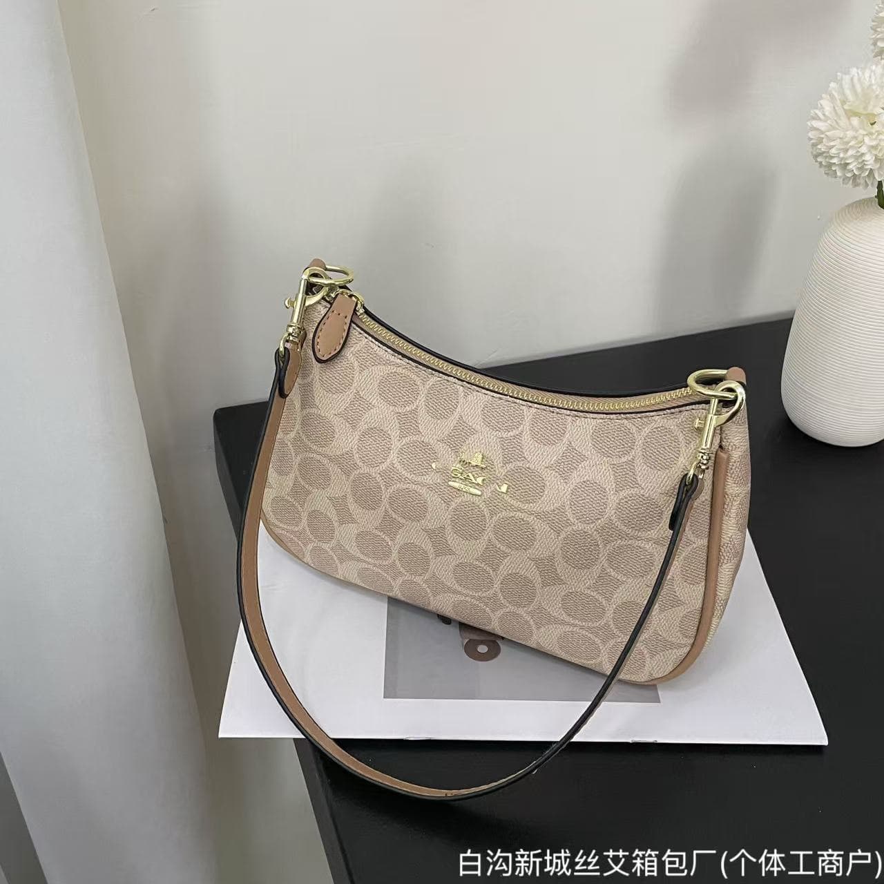 Classic Retro Bag Monogram Versatile Crescent Bag Square Underarm Bag Fashionable Shoulder Handheld Crossbody Bag