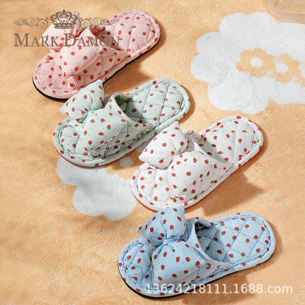 Children's Fabric Slippers for All Seasons, Home Indoor Non-Slip, Small Strawberry Pattern, Quiet Cloth Sole, Soft and Non-Slip for Wood Floors