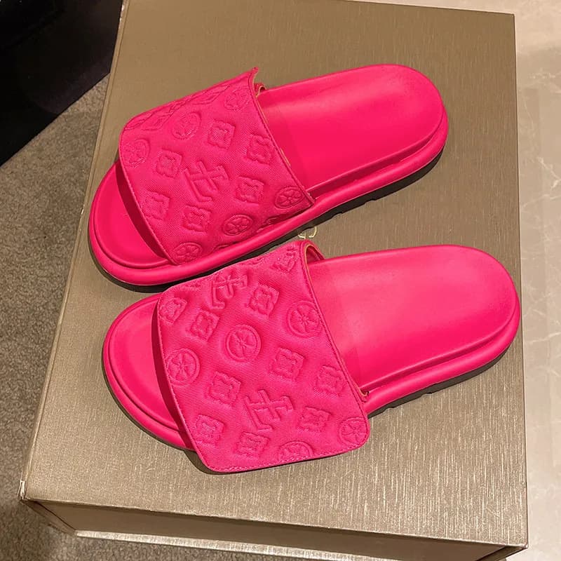 Outdoor Thick Sole Slippers Women 2025 New Velcro Chunky Sole Beach Sandals Summer Trendy Flat Slippers