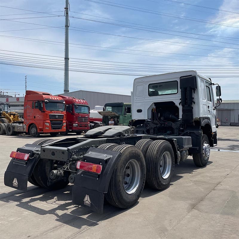 Rear Eight-Wheel Howo Tractor Head for Sale, Dual-Drive Cargo Transport Truck Head, 371 HP Heavy-duty Truck