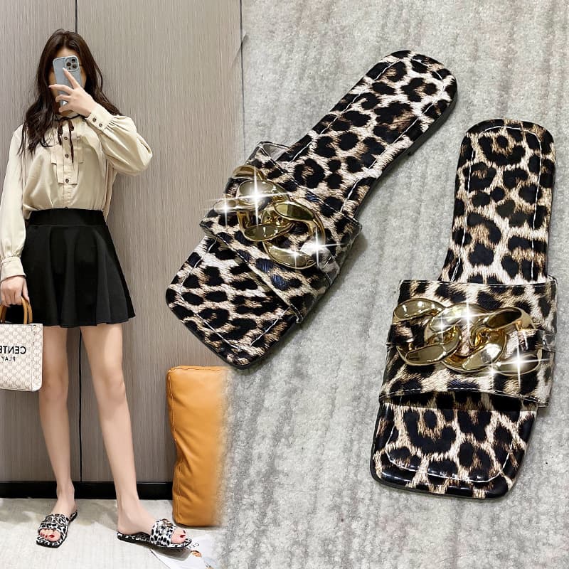 Women's Beach Sandals 2022 New European and American Large Size Metal Chain Square Toe Flat Casual Slippers In Stock