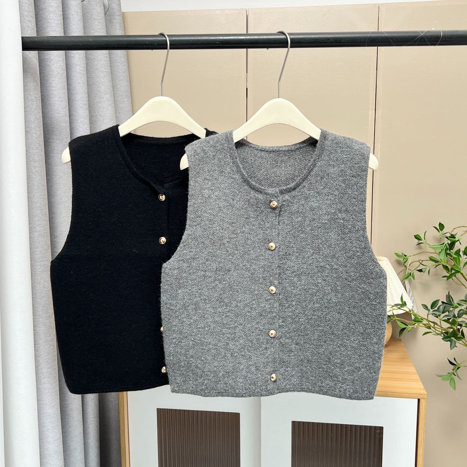 200 Jin Plus-Size Sister Solid Color Versatile Knitted Vest Cardigan, Oversize Casual Sleeveless Top Innerwear 8605