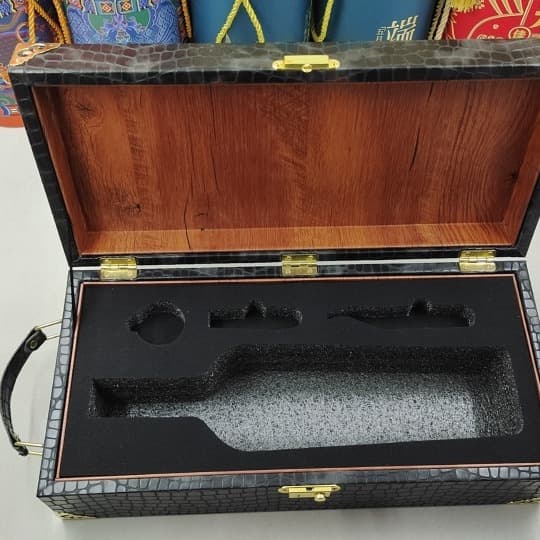Leather box processing leather gift box custom champagne leather box crafts leather box commemorative coin leather box gold and silver coin leather box