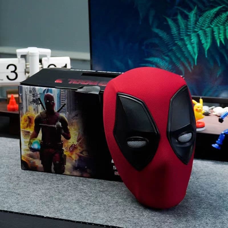 Deadpool little bitch hood electric Spider-Man helmet can blink and light up cos mask Marvel Wolverine toy