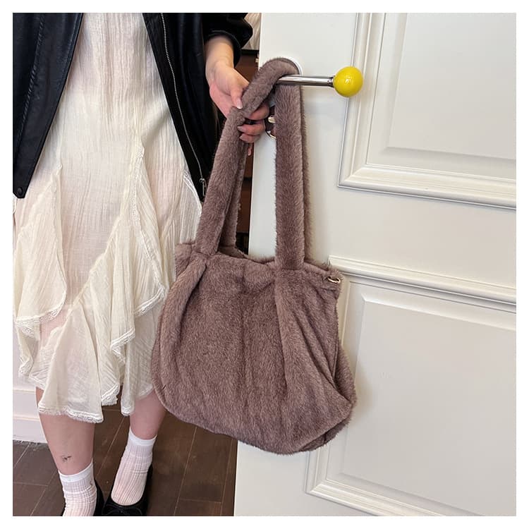 Autumn Winter Plush Bag Women 2027 New Trendy Fashion Korean Style Tote Bag Versatile Large Capacity Shoulder Fuzzy Bag