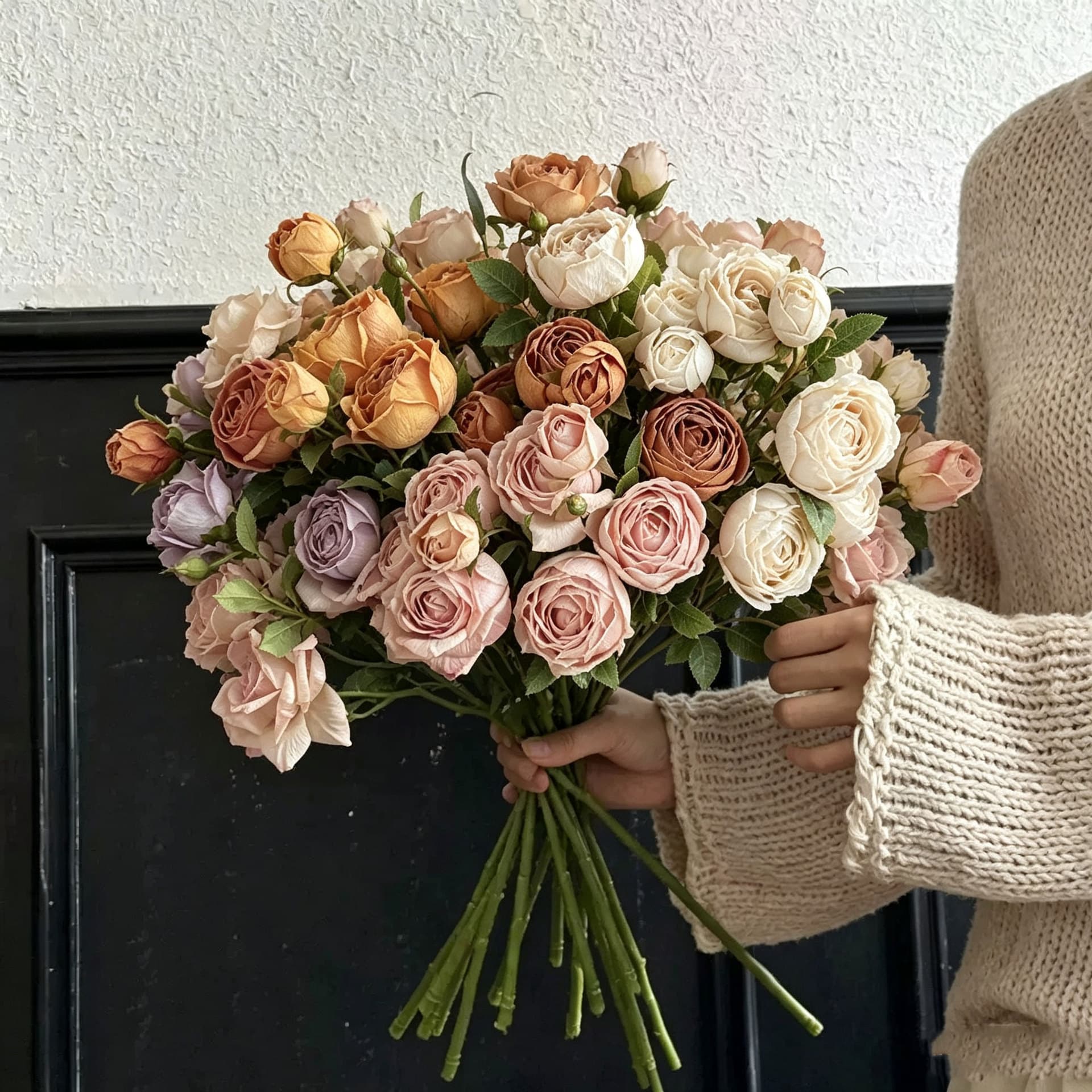 Artificial Royal Rose Bouquet Decorative Fake Flowers High-End Flower Arrangement for Living Room and Dining Table Ornament