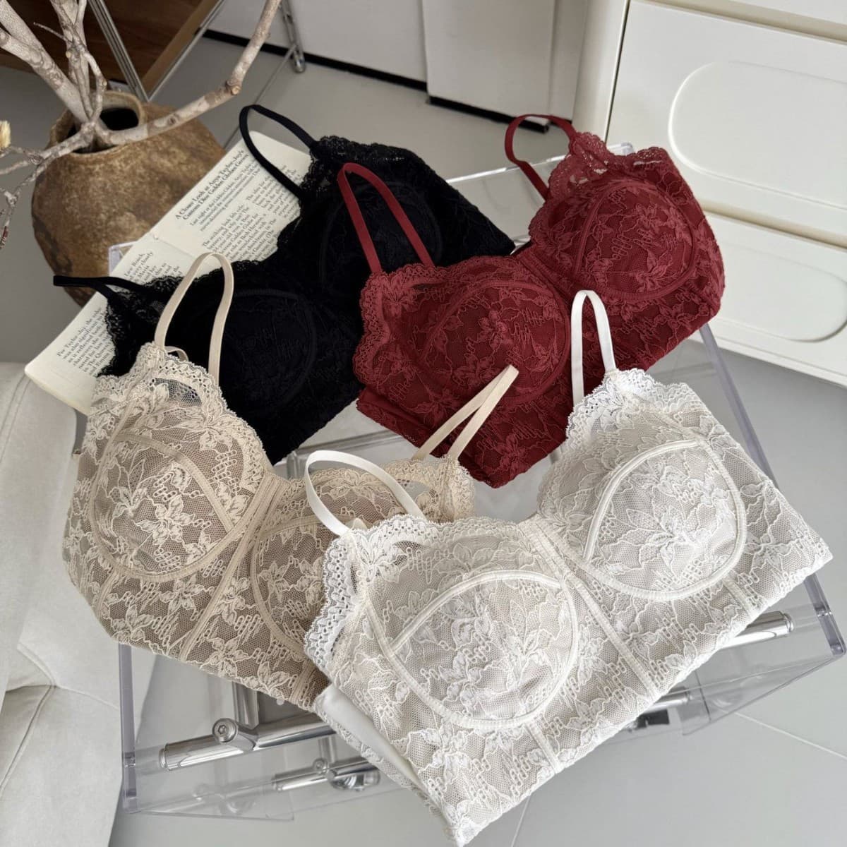 6100 French-style camisole with built-in bra pads, can be worn as outerwear, sexy lace vest, strapless bra.