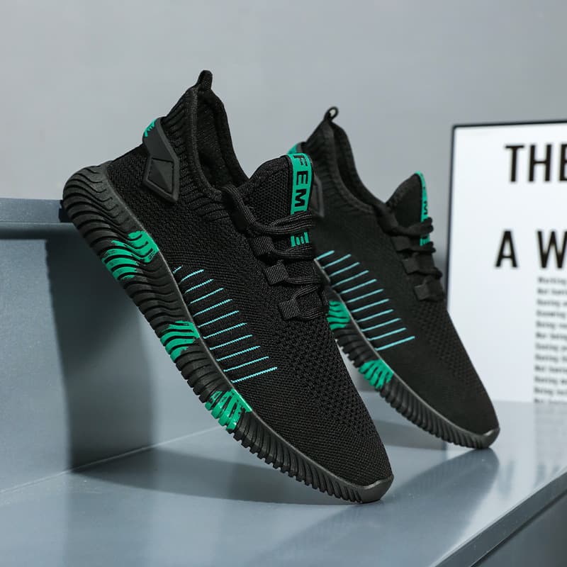 Spring New Men's Shoes Elastic Flyknit Breathable Black Mesh Casual Sports Shoes Lightweight Slip-On Running Shoes