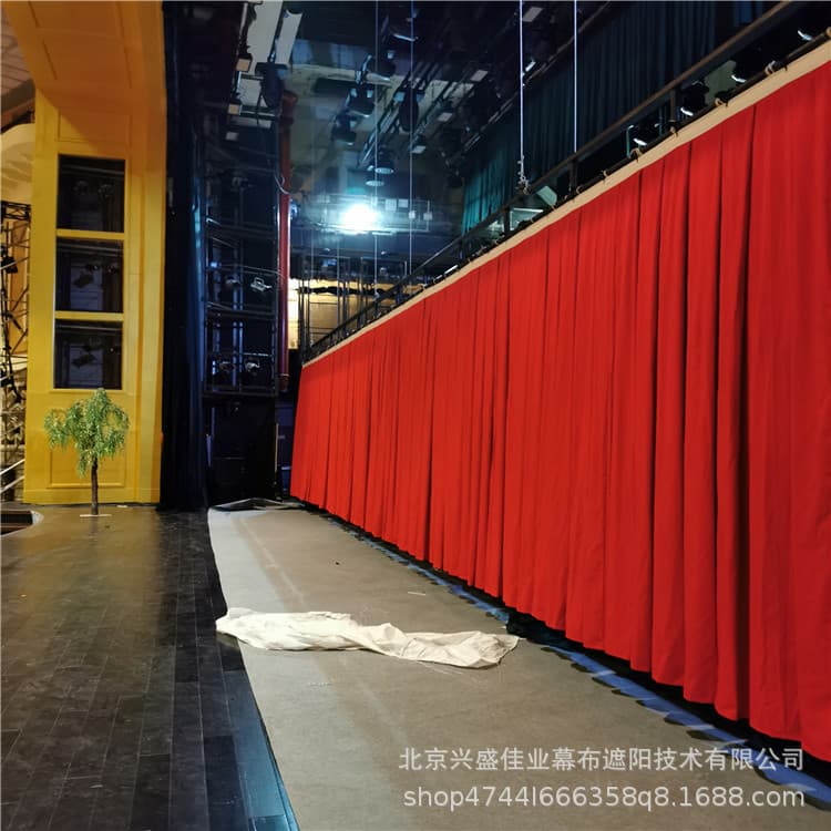 Flame-retardant and fire-resistant curtain for performances at the Maliandao Theater, as well as a backdrop for conferences and school lecture halls.
