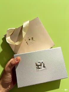 Helena flagship store boutique folding box, gift bag, black and white bandage, original daigou gift bag folding box, Helena box