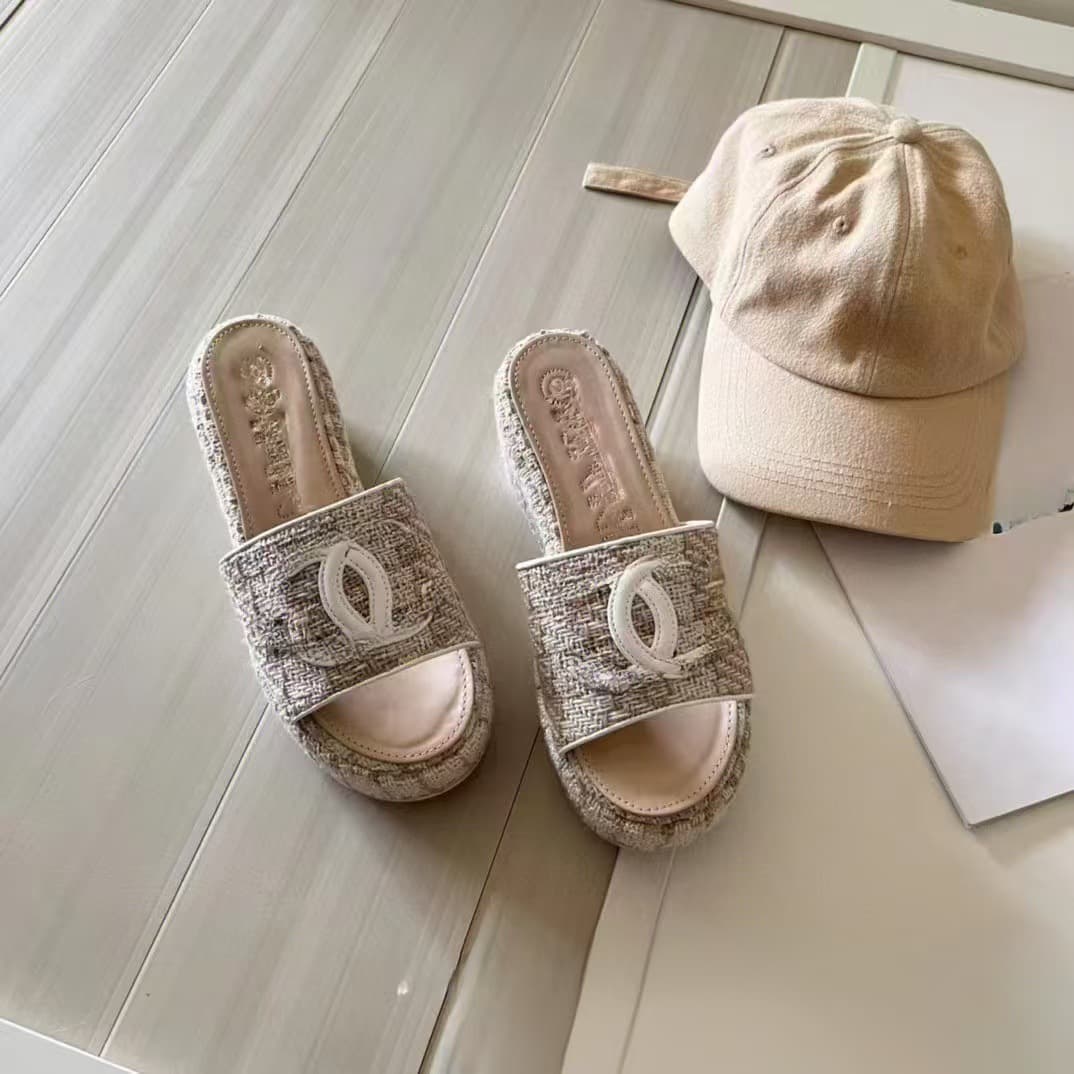 Korean-style chic slippers for women 2024 new embroidered thick sole fashionable versatile internet celebrity cool slippers