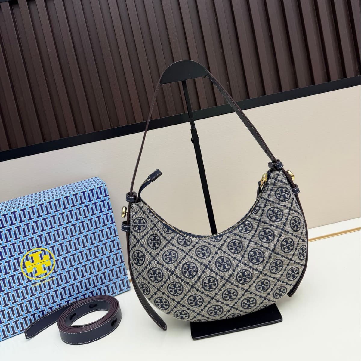 TB Women's Crescent Bag Romy Calfskin Shoulder Bag Underarm Bag Monogram Crescent Bag Crossbody Handbag Zipper Moon Bag