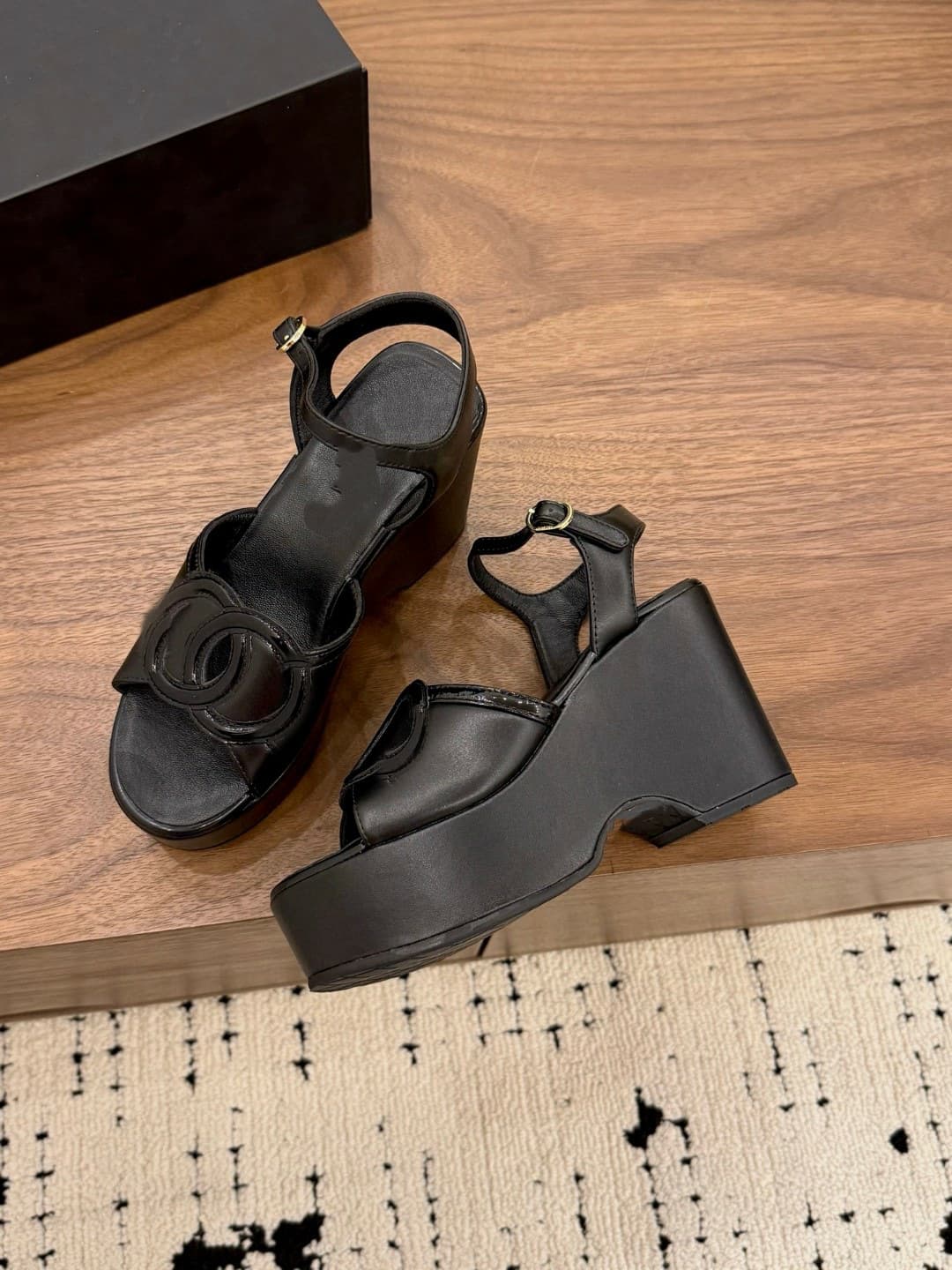 2026 New Style Ladies Sweet Round Toe French Chic Chunky Heel Platform Genuine Leather Versatile Strap Sandals