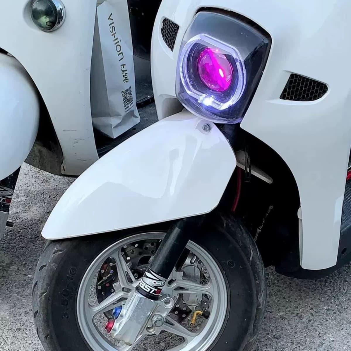 Factory Direct 360 Demon Eye Lens Electric Motorcycle Modification LED Ring Halo Angel Eye Demon Eye